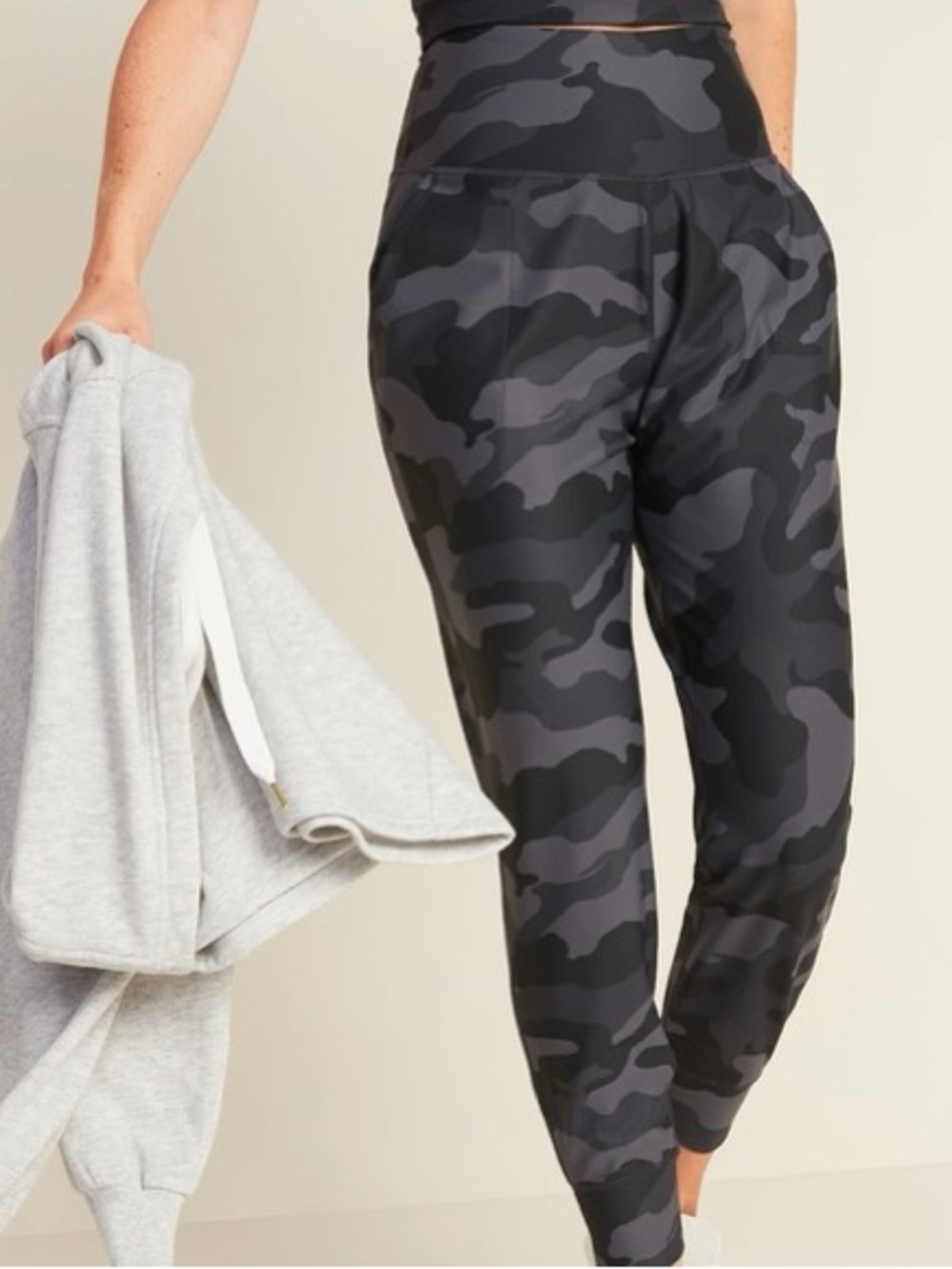 Old Navy Black Grey Camo Stretch Tech Tapered Pants Size Large